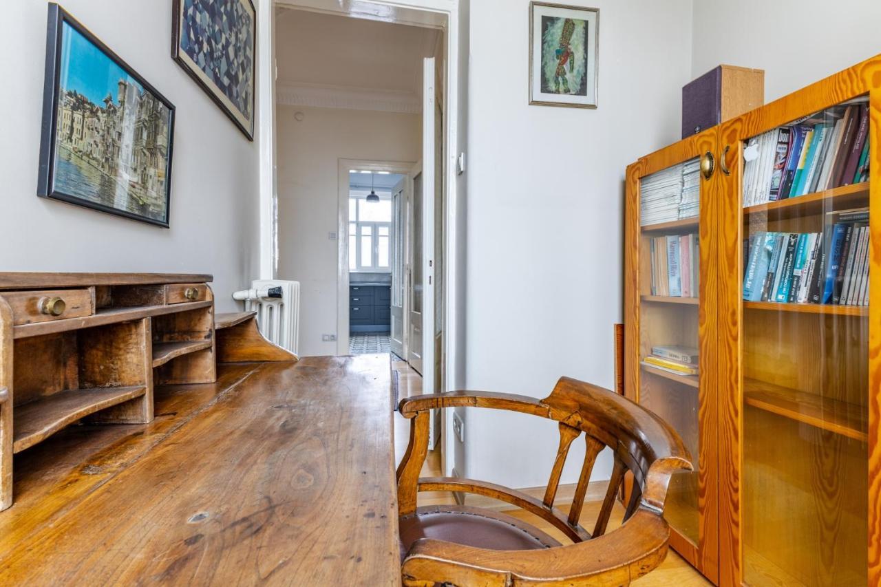 Flat With Balcony And Bosphorus View In Beyoglu Lägenhet Istanbul Exteriör bild