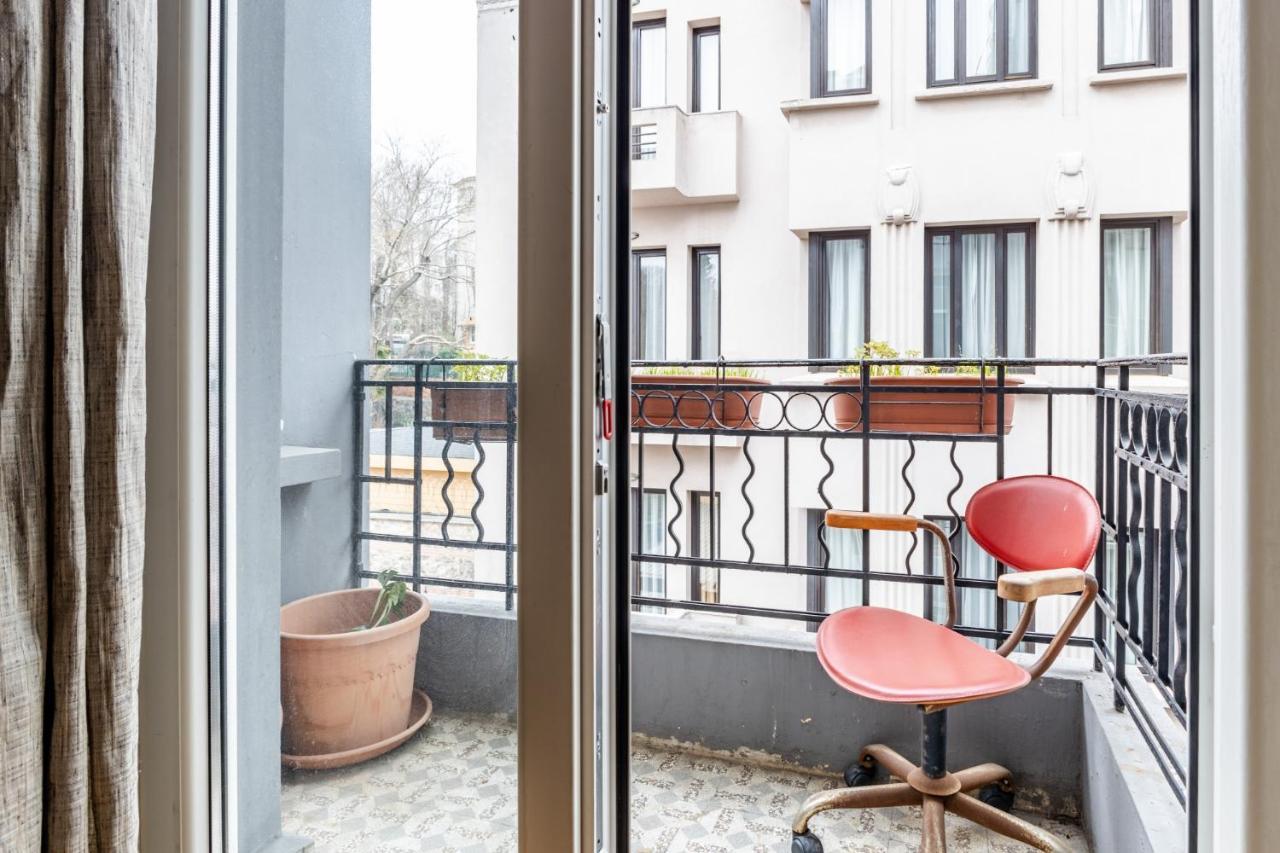 Flat With Balcony And Bosphorus View In Beyoglu Lägenhet Istanbul Exteriör bild