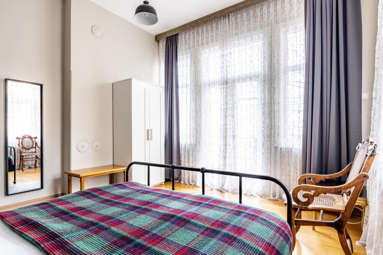 Flat With Balcony And Bosphorus View In Beyoglu Lägenhet Istanbul Exteriör bild